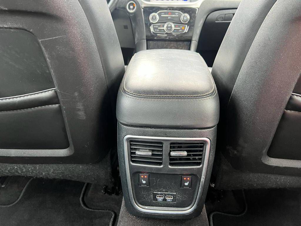 2018 Chrysler 300 Image 16