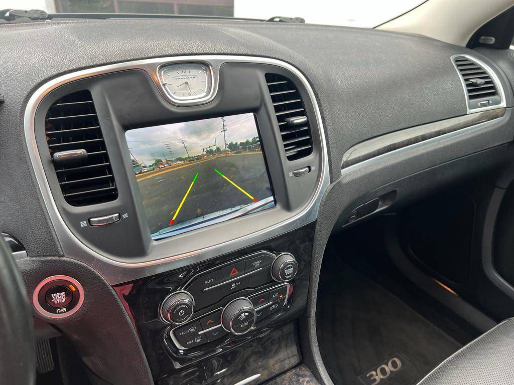 2018 Chrysler 300 Image 19