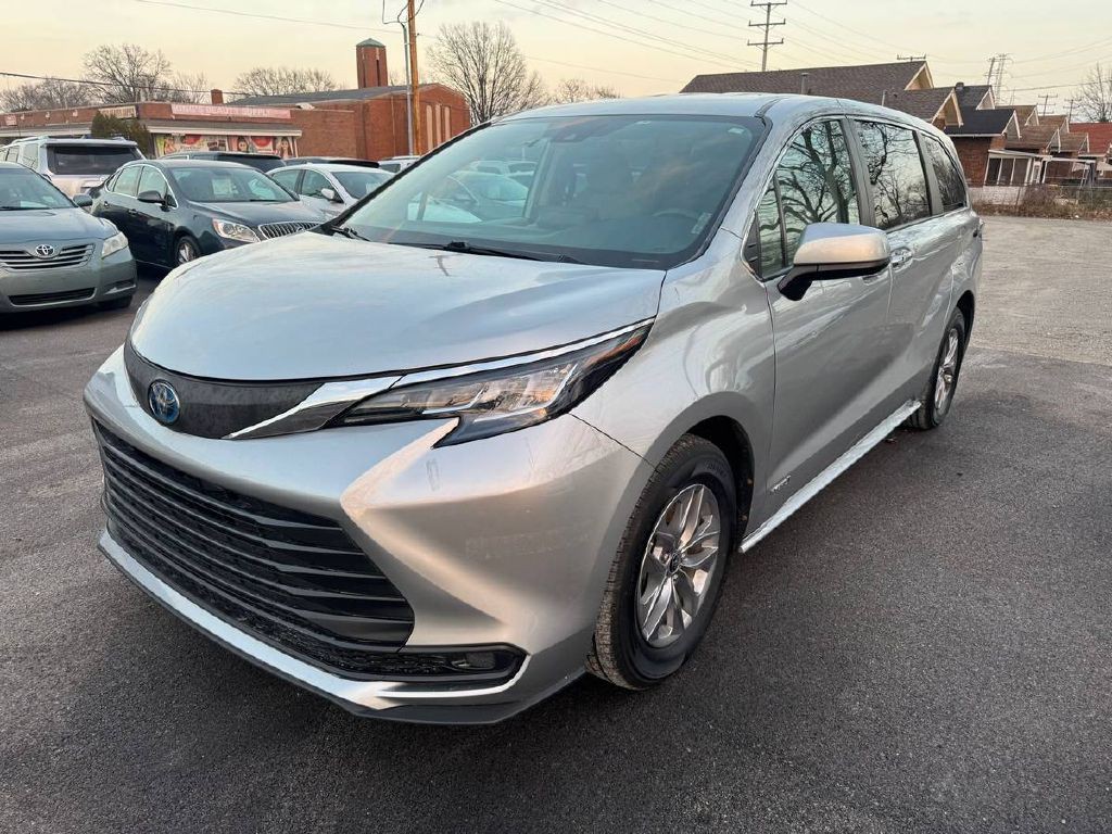 2021 Toyota Sienna Image 3