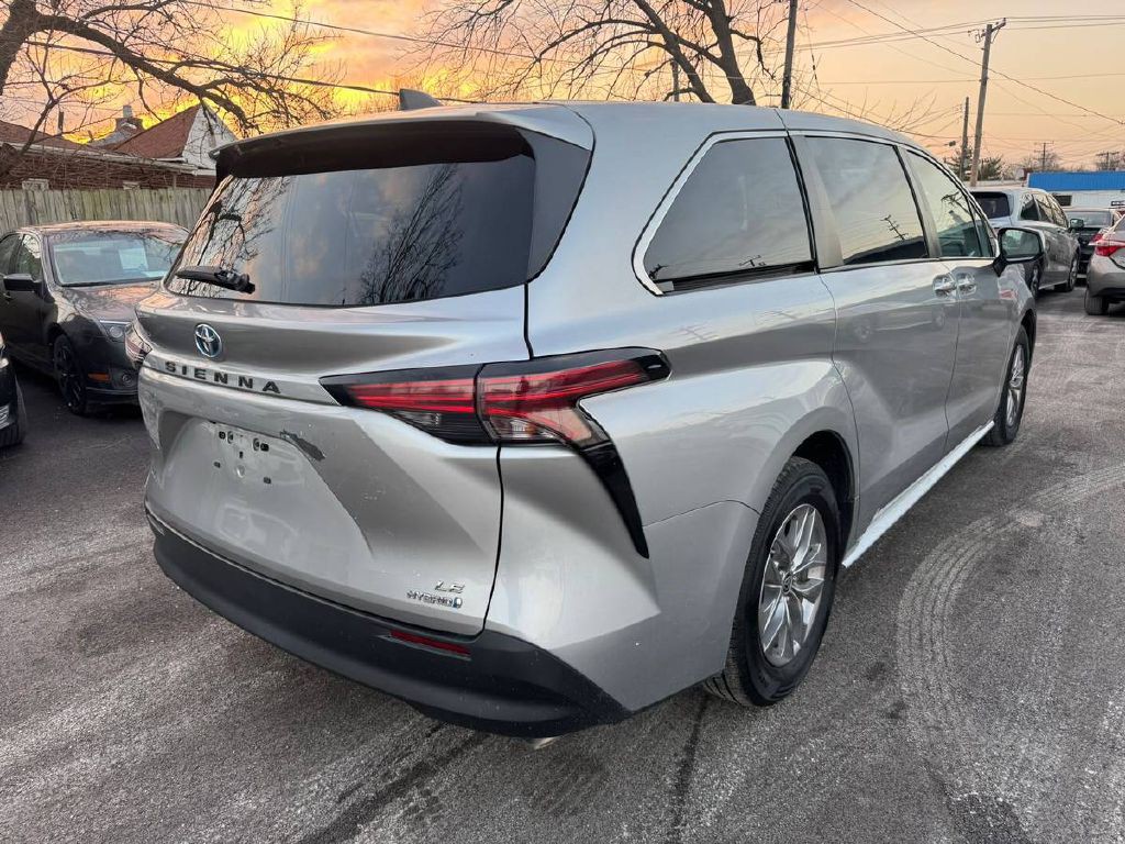 2021 Toyota Sienna Image 6