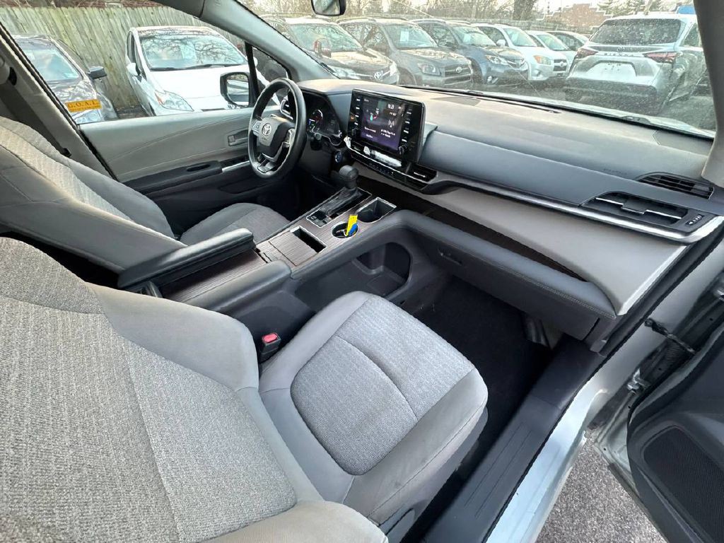 2021 Toyota Sienna Image 9