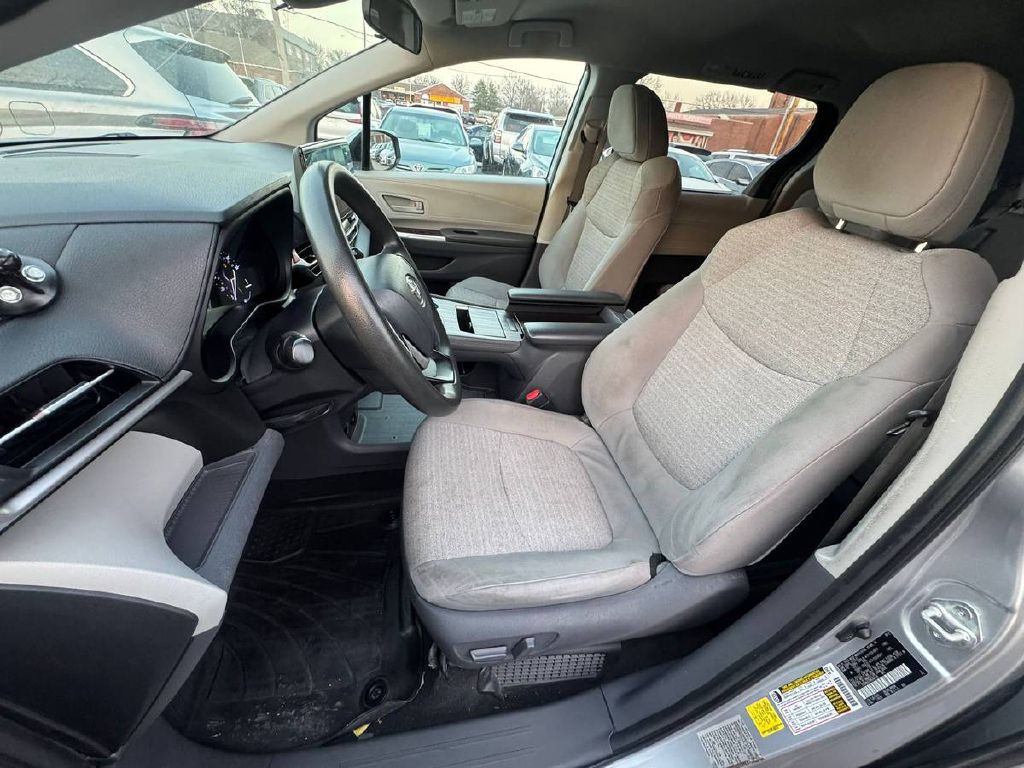 2021 Toyota Sienna Image 13