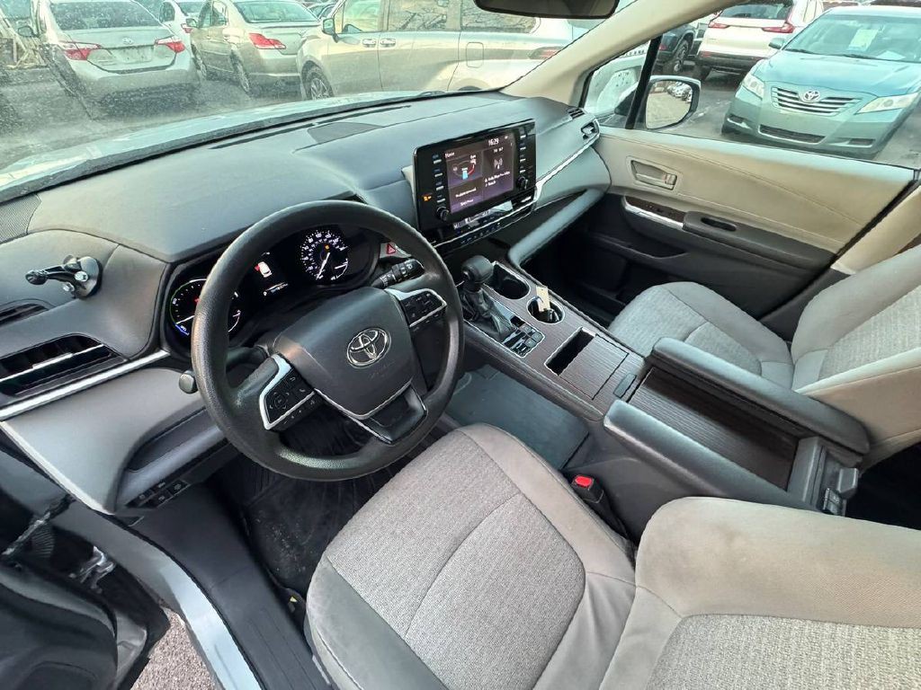 2021 Toyota Sienna Image 14