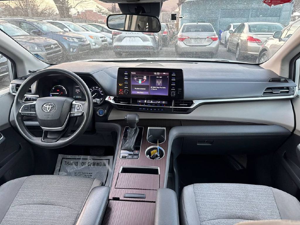2021 Toyota Sienna Image 16
