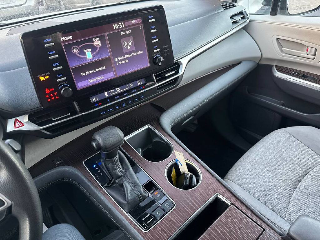2021 Toyota Sienna Image 18