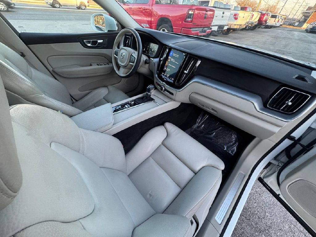 2019 Volvo XC60 Image 10