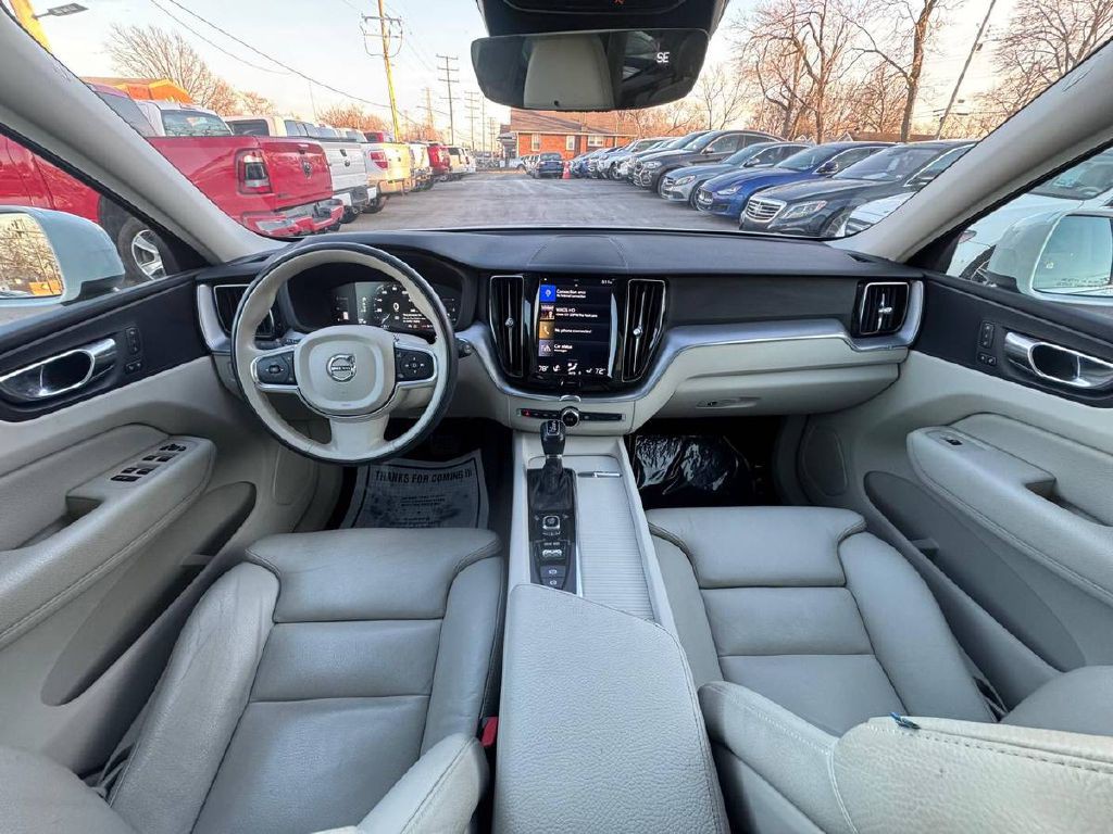 2019 Volvo XC60 Image 14