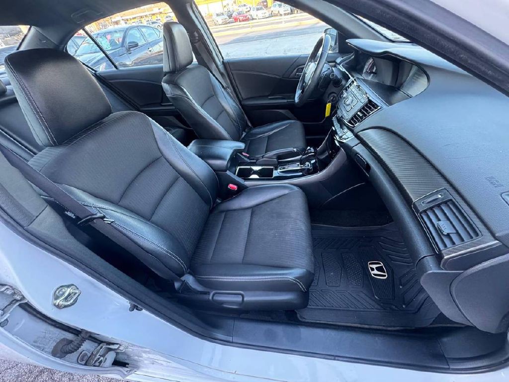 2016 Honda Accord Image 11