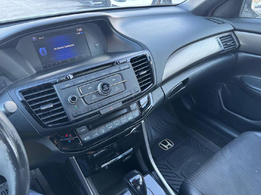 2016 Honda Accord Image 18