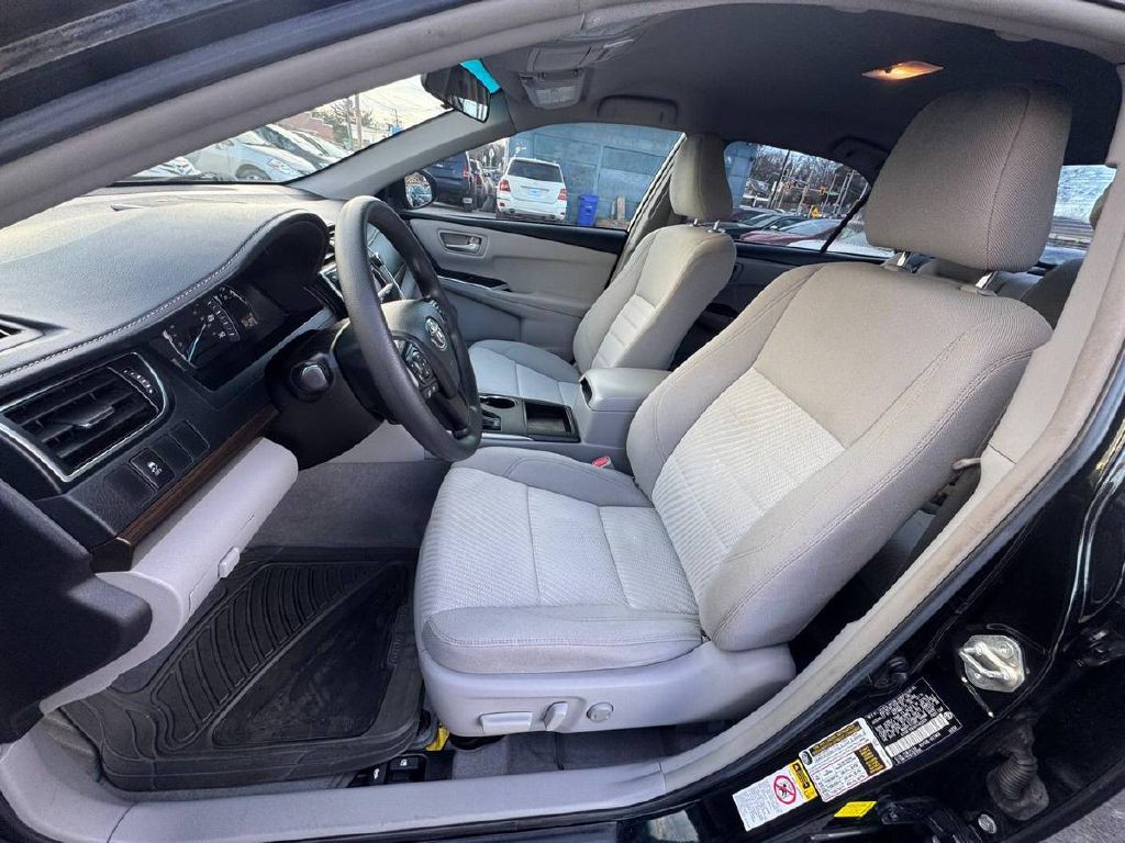 2015 Toyota Camry Image 9