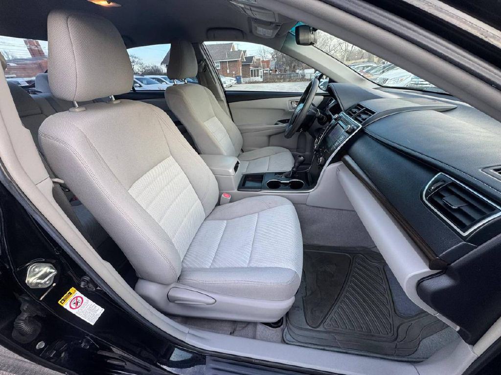 2015 Toyota Camry Image 11