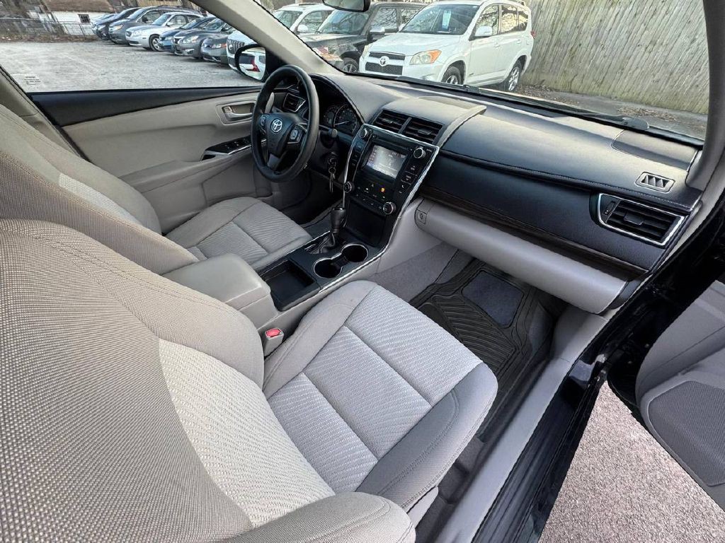 2015 Toyota Camry Image 12