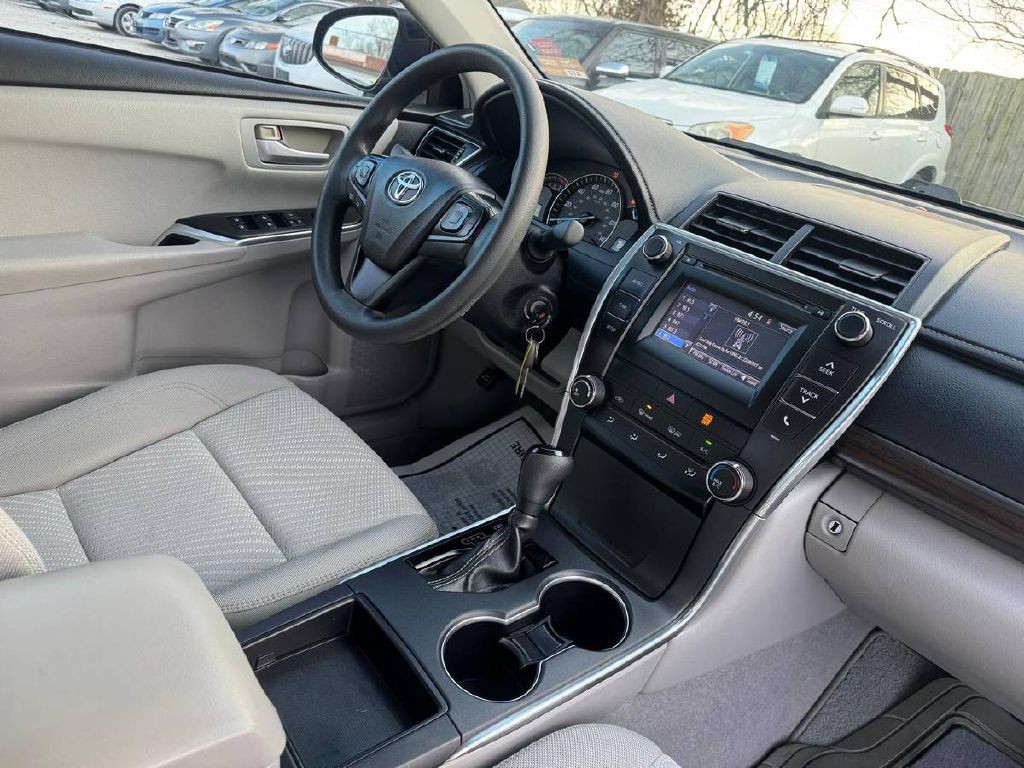 2015 Toyota Camry Image 13