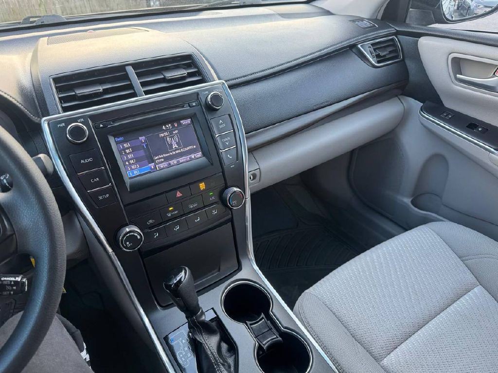 2015 Toyota Camry Image 15