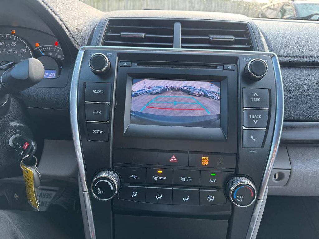 2015 Toyota Camry Image 16