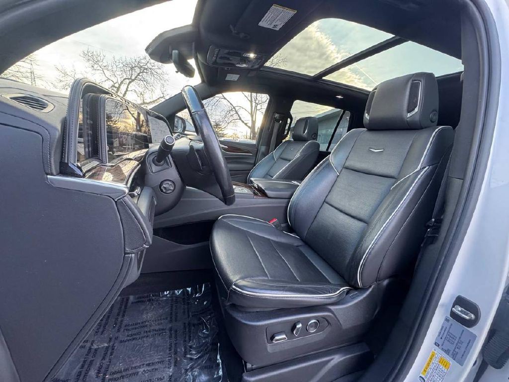 2021 Cadillac Escalade Image 9