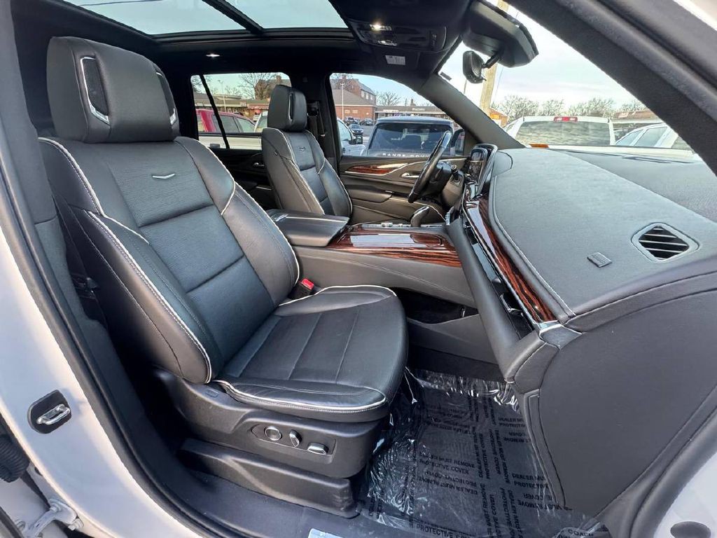 2021 Cadillac Escalade Image 11