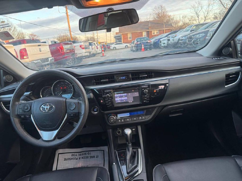 2016 Toyota Corolla Image 16