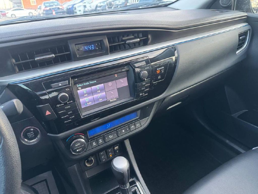 2016 Toyota Corolla Image 18