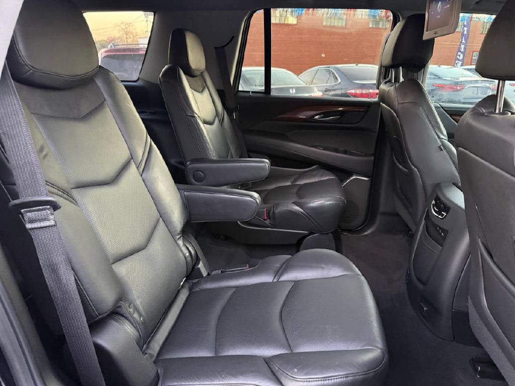 2019 Cadillac Escalade Image 17