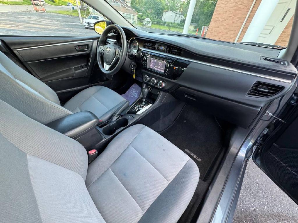 2016 Toyota Corolla Image 12