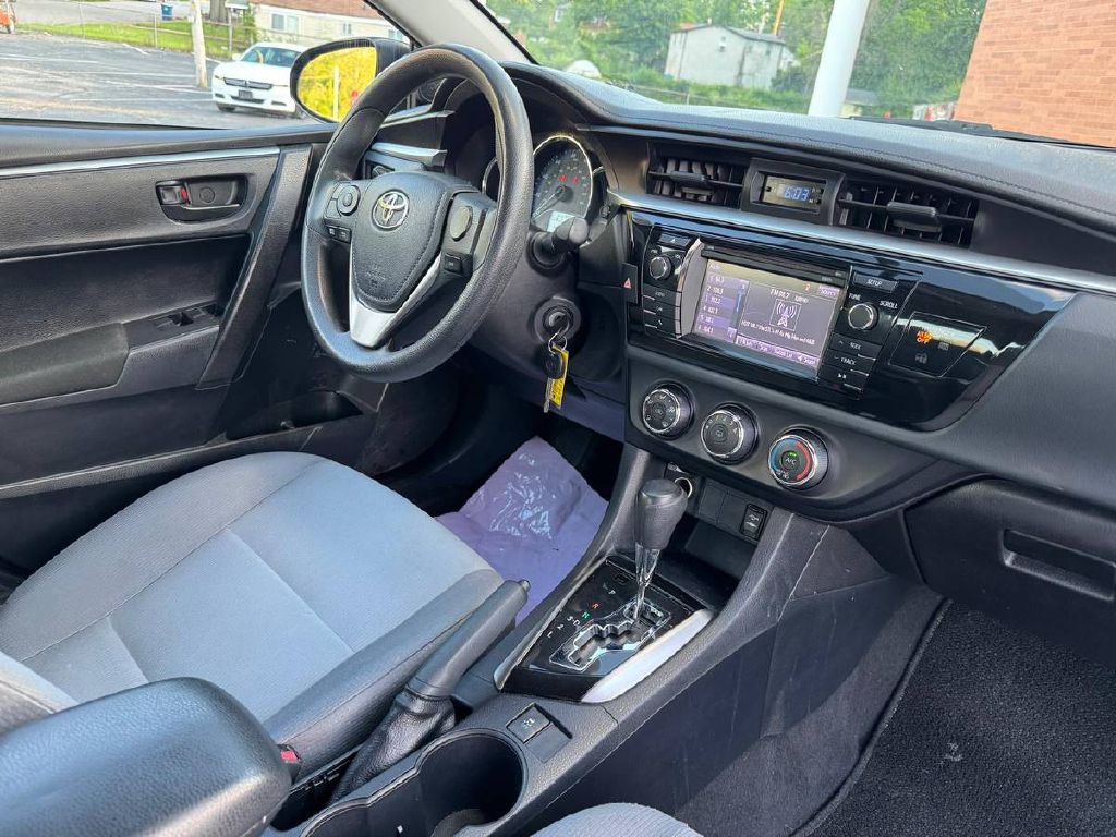 2016 Toyota Corolla Image 13