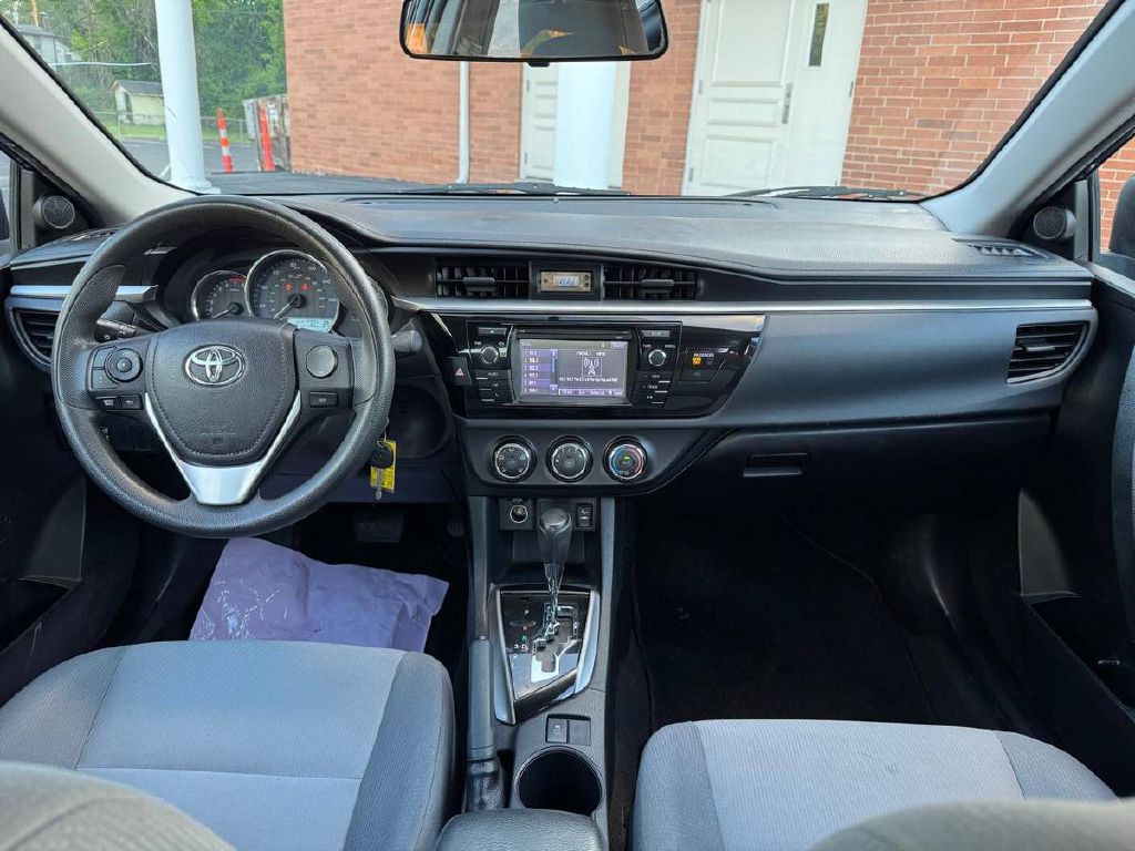 2016 Toyota Corolla Image 15