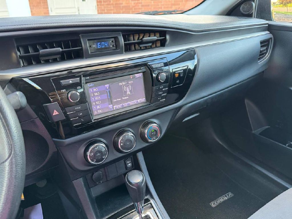 2016 Toyota Corolla Image 16