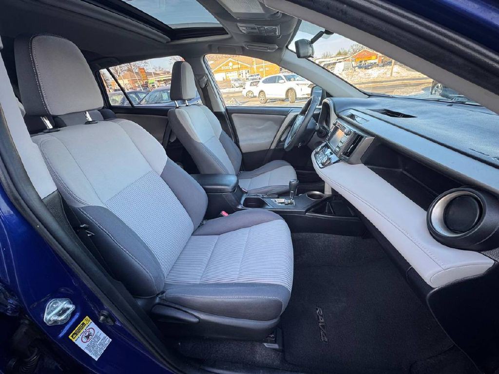 2015 Toyota Rav4 Image 9