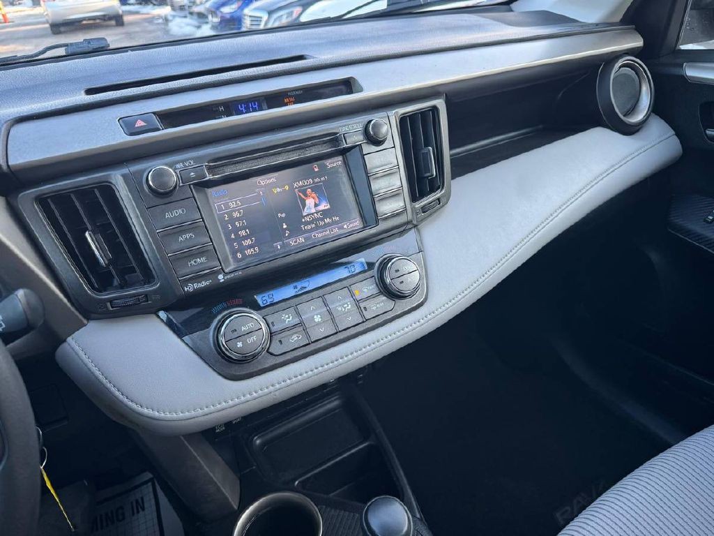 2015 Toyota Rav4 Image 16