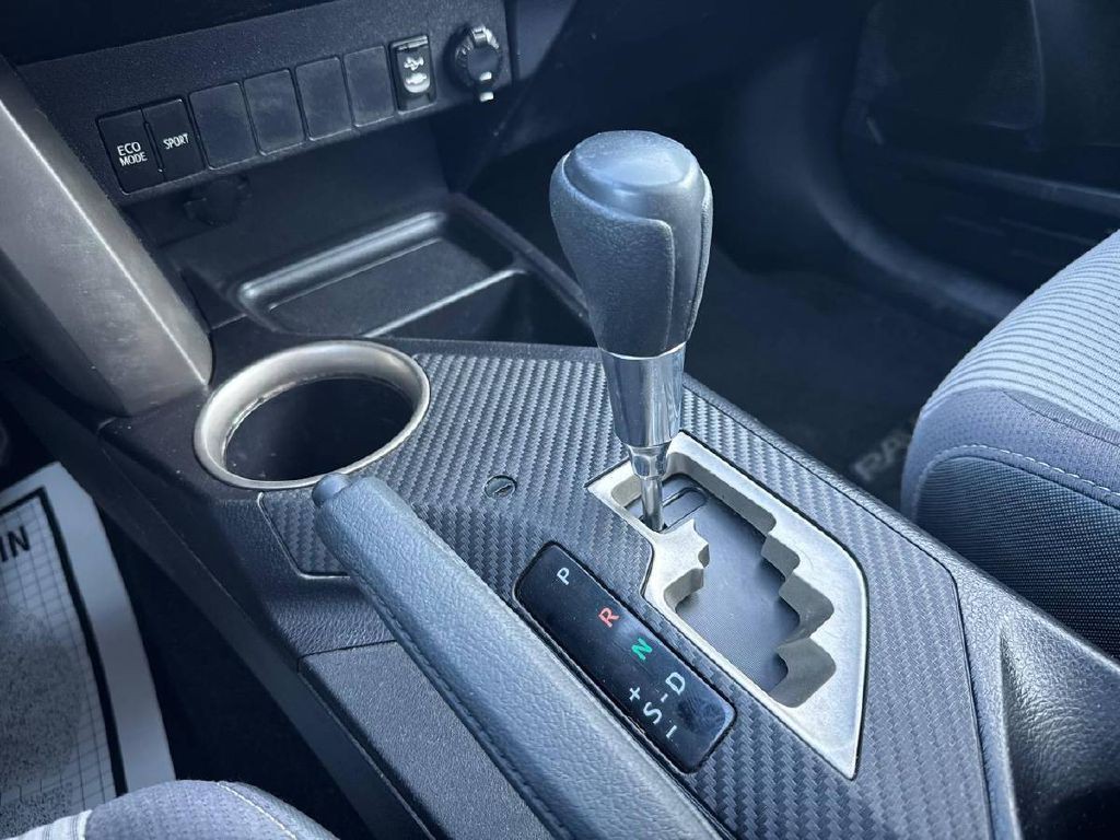 2015 Toyota Rav4 Image 19