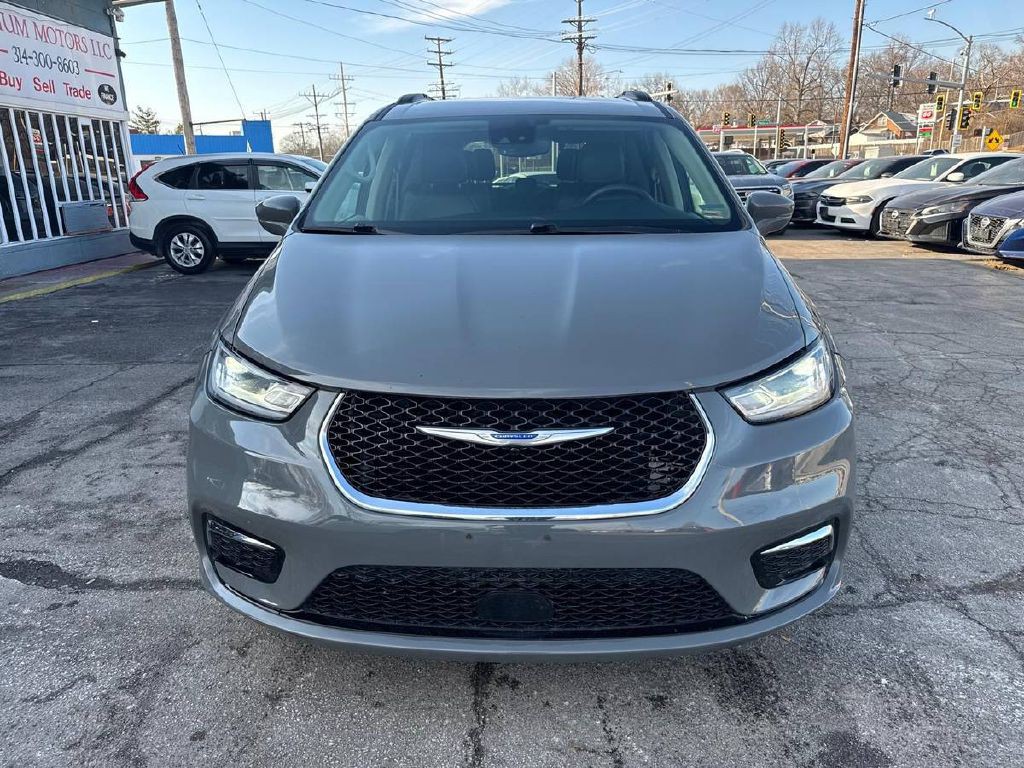 2022 Chrysler Pacifica Image 2