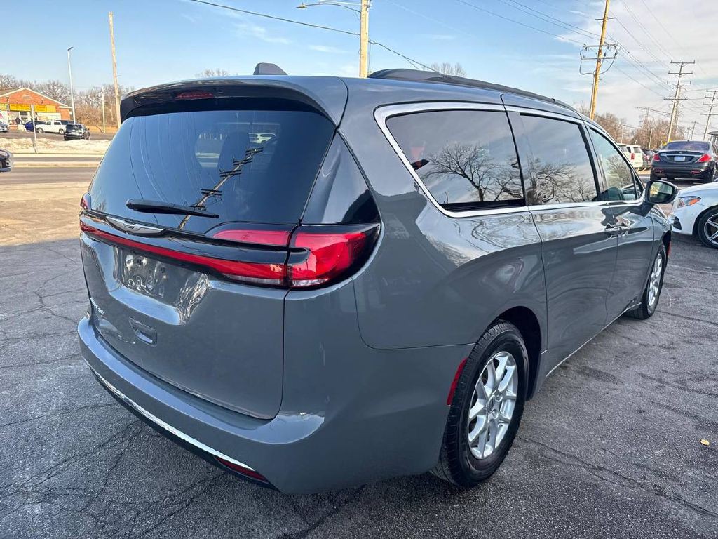 2022 Chrysler Pacifica Image 5