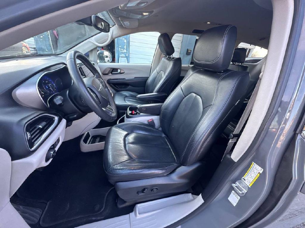 2022 Chrysler Pacifica Image 8