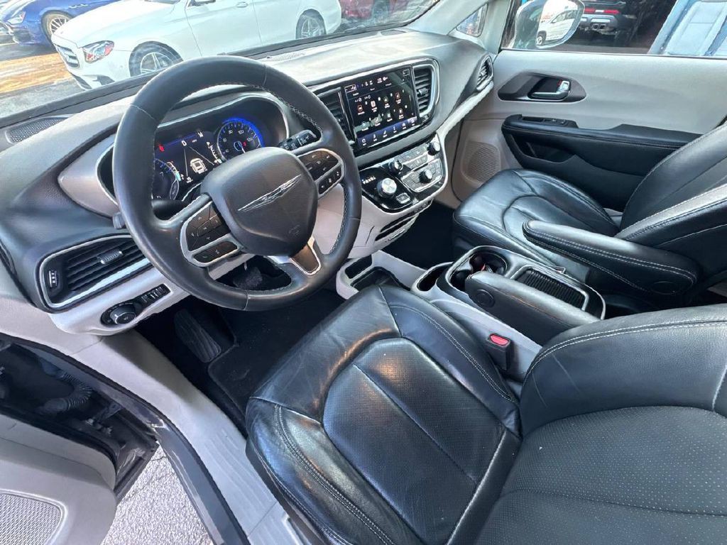 2022 Chrysler Pacifica Image 9