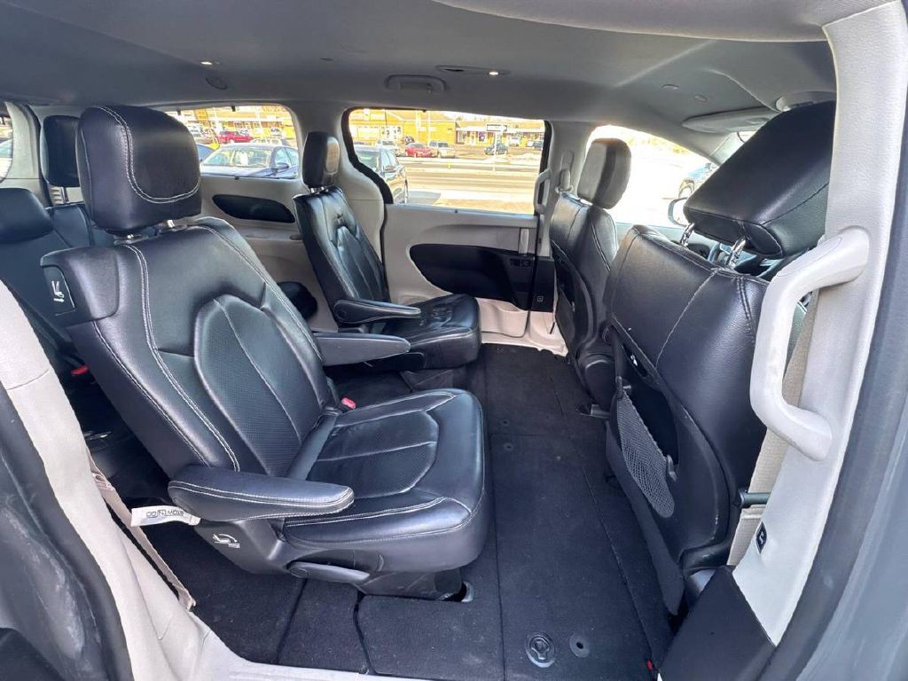 2022 Chrysler Pacifica Image 13
