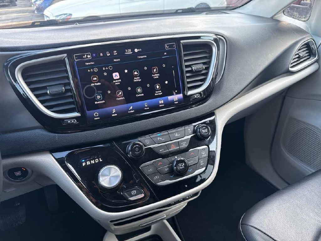 2022 Chrysler Pacifica Image 18