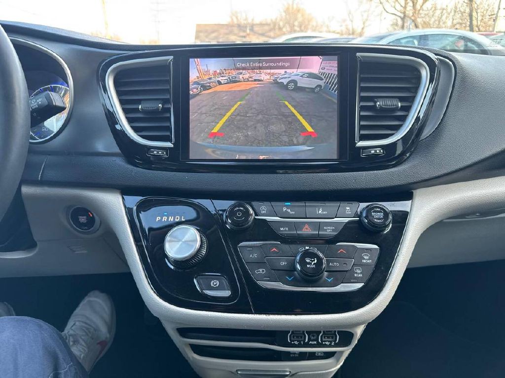 2022 Chrysler Pacifica Image 19