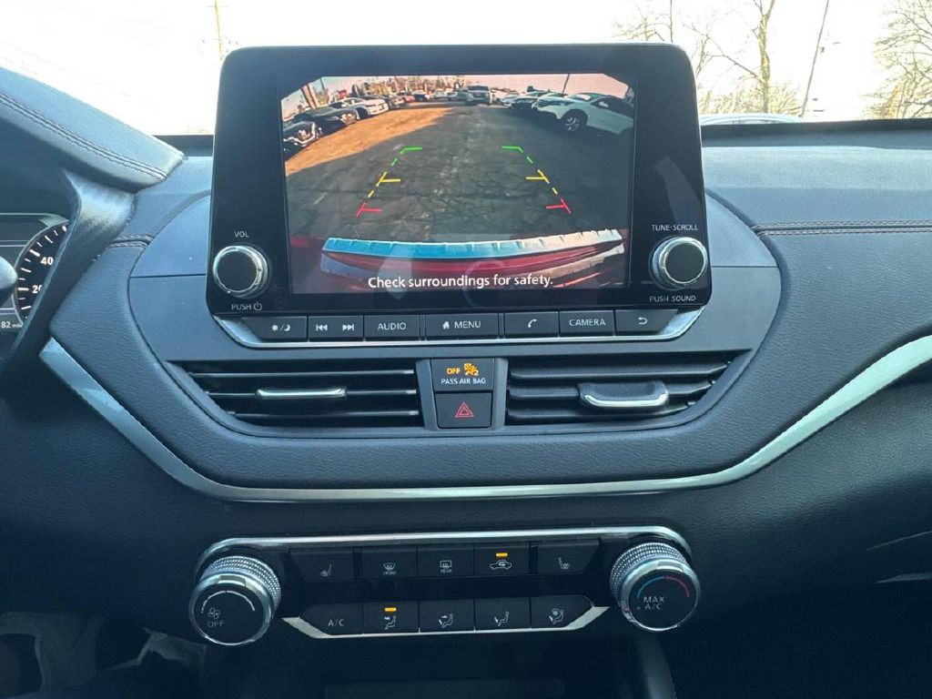 2020 Nissan Altima Image 19