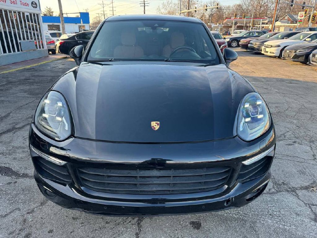 2017 Porsche Cayenne Image 2