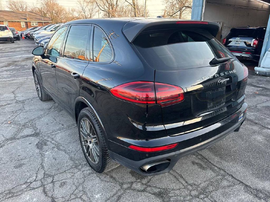 2017 Porsche Cayenne Image 8
