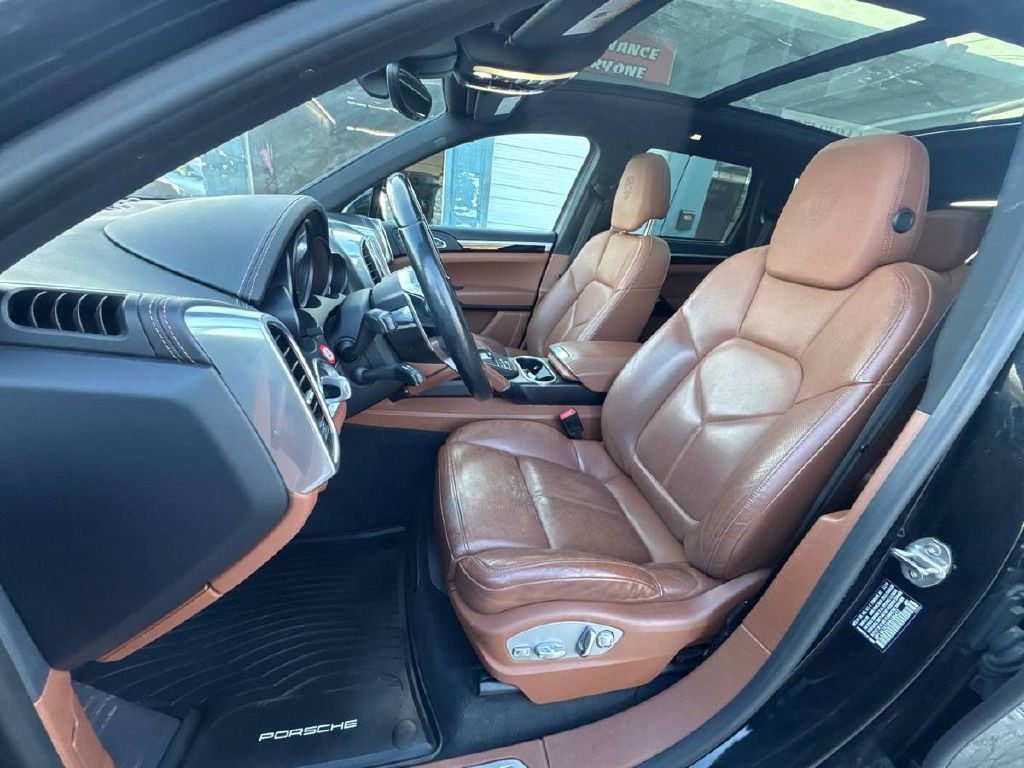2017 Porsche Cayenne Image 9