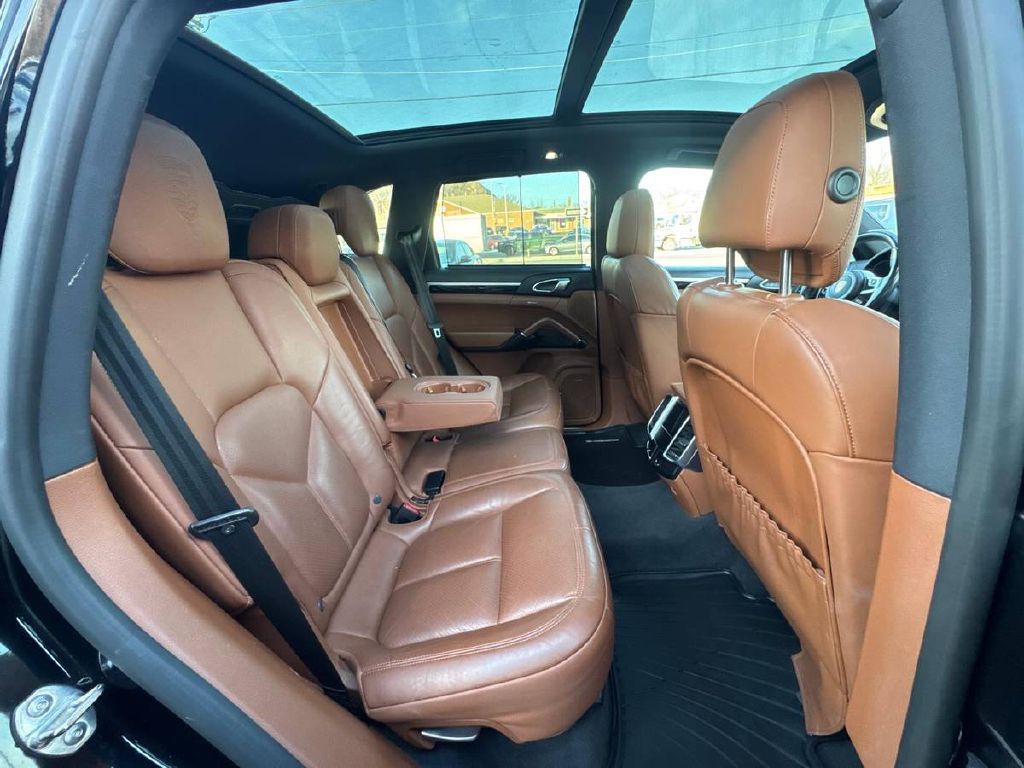 2017 Porsche Cayenne Image 16