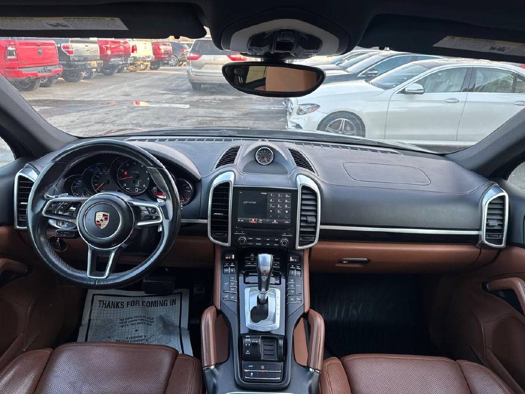 2017 Porsche Cayenne Image 17