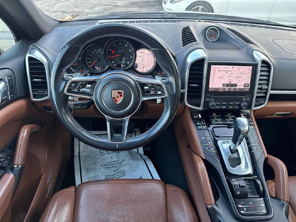 2017 Porsche Cayenne Image 18