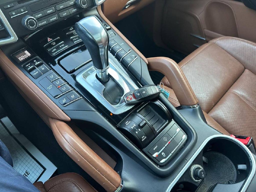 2017 Porsche Cayenne Image 22