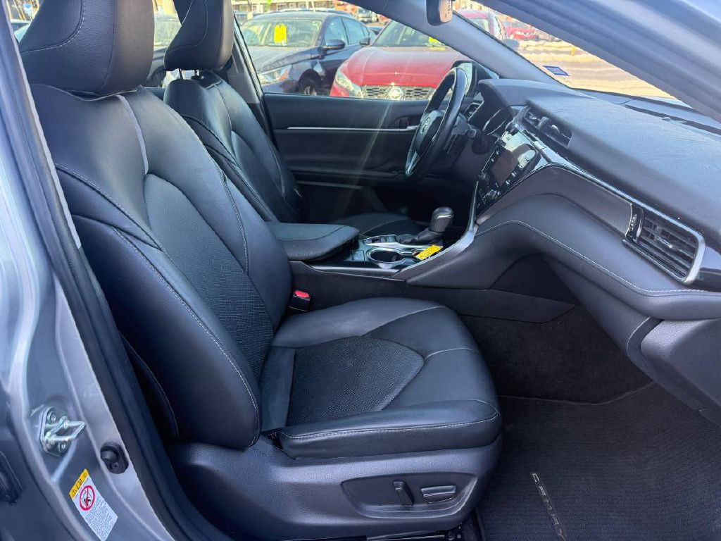 2019 Toyota Camry Image 12