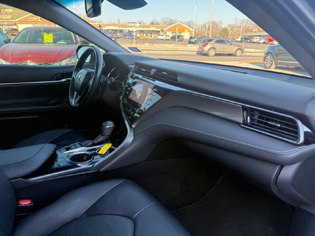 2019 Toyota Camry Image 13