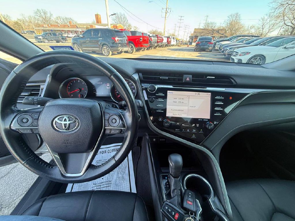2019 Toyota Camry Image 16
