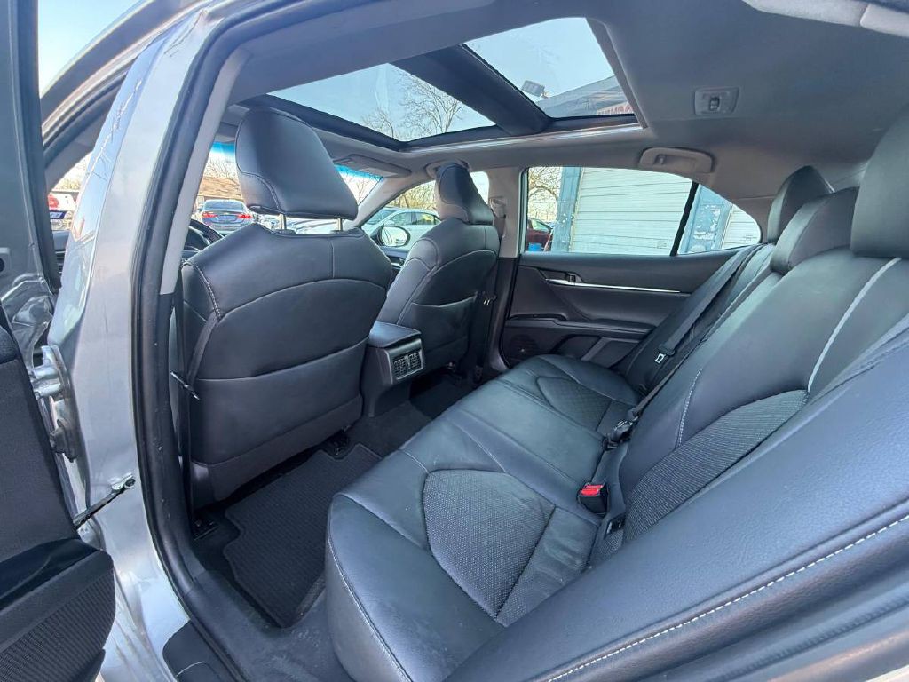 2019 Toyota Camry Image 17